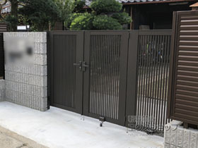 の門扉 ライシス門扉 2型 細たて桟 3枚折戸 柱使用 施工例