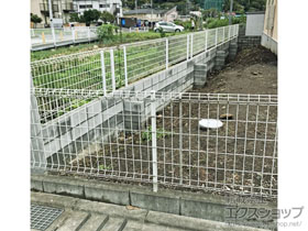 のフェンス・柵 イーネットフェンス 2F型 自由柱施工 ※柱のみ 施工例