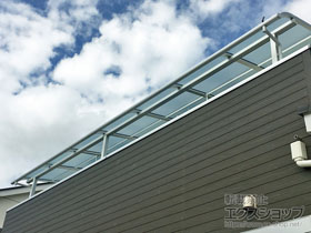 のバルコニー・ベランダ屋根 スピーネ R型 屋根タイプ 連棟 積雪〜20cm対応 施工例
