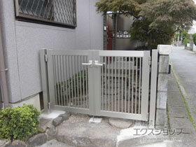 の門扉 プレシオス門扉 縦格子 両開き 門柱仕様 施工例