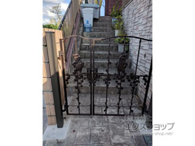 の門扉 ディズニー門扉プーさんB型 両開き 角門柱式 施工例