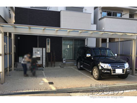 のカーポート エフルージュ トリプル マテリアルカラー 積雪〜20cm対応＋エフルージュ トリプル サイドパネル*台形枠なし＋水平式物干し(カーポート柱用) 2本入り 標準×1セット 施工例