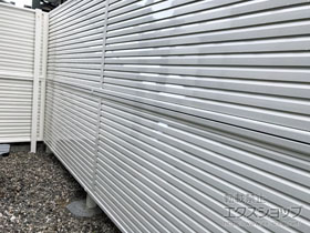 のフェンス・柵 ミエーネフェンス 目隠しルーバー 2段支柱施工 施工例