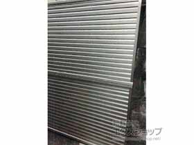 のフェンス・柵 ミエーネフェンス 目隠しルーバータイプ 2段支柱 自立建て用（パネル2段） 施工例