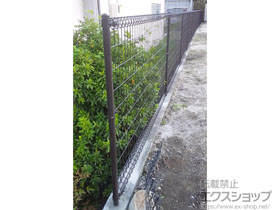 のフェンス・柵 メッシュフェンスM0 間仕切柱 施工例