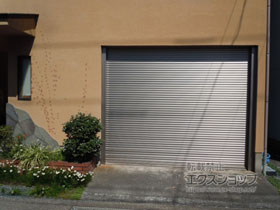 のガレージシャッター ガレージシャッタークワトロ 電動式 内部付タイプ 施工例