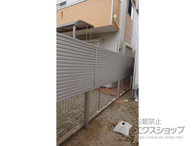 のフェンス・柵 ミエーネフェンス 目隠しルーバータイプ 2段支柱 自立建て用*パネル1段 施工例