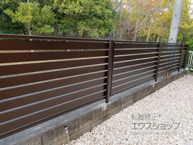 のフェンス・柵 シンプレオフェンスSY1型 横スリット 自由柱施工 施工例