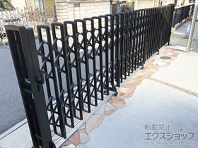 のカーゲート レイオス2型 センターガイドレール 片開き 施工例