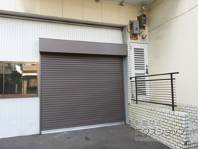 のガレージシャッター プラテアII スチールタイプ 内蔵 電動式 施工例