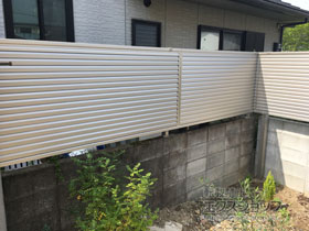 のフェンス・柵 ミエーネフェンス 目隠しルーバータイプ 自由柱施工 施工例