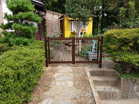 の門扉 シンプレオ門扉T1型 縦格子 両開き 門柱使用 施工例