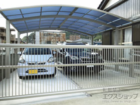 のカーゲート ルシアスアップゲートワイド 2型 たて格子 手動 施工例