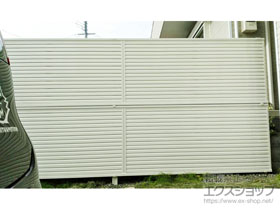 のフェンス・柵 ミエーネフェンス 目隠しルーバータイプ 2段支柱 自立建て用（パネル2段） 施工例