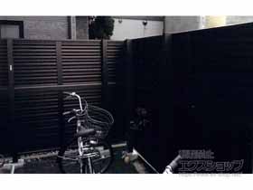 のフェンス・柵 ミエーネフェンス 目隠しルーバータイプ 2段支柱 自立建て用（パネル2段） 施工例