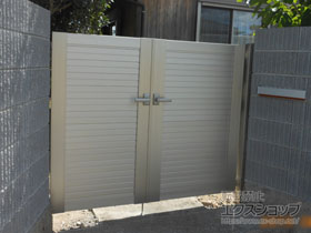 の門扉 シンプレオ門扉5型 横目隠し 両開き 門柱使用 施工例