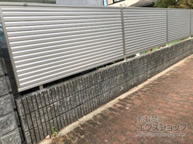 のフェンス・柵 ミエーネフェンス 目隠しルーバータイプ 自由柱施工 施工例