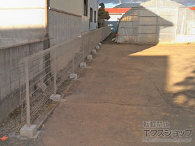 のフェンス・柵 メッシュフェンス G10 自由柱 *m販売 施工例