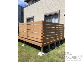 ウッドデッキ リウッドデッキ 200+段床セット 片側面タイプ 1段+リウッドデッキフェンス3型〈横スリット〉 施工例
