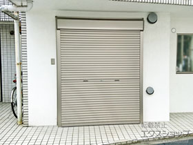 のガレージシャッター ガレージシャッタークワトロ 手動式 外部付タイプ 施工例