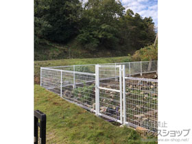 のフェンス・柵 メッシュフェンス M0 間仕切柱 施工例
