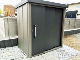 の物置・屋外倉庫 エスケーエイト SK8-70 多雪型 1800×1200×1940 SK8S-70-GK 施工例