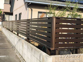 のフェンス・柵 シンプレオフェンスST1型 たて半目隠し 2段支柱 自立建て用（パネル1段） 施工例