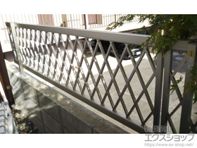 のフェンス・柵 エクスラインフェンス4型 自由柱 施工例
