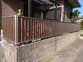 のフェンス・柵 ルシアスフェンスF03型 たて半目隠し 木調カラー 自由柱施工 施工例