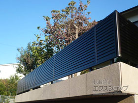 のフェンス・柵 ミエーネフェンス 目隠しルーバータイプ 自由柱施工 施工例