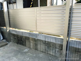 のフェンス・柵 ミエーネフェンス 目隠しルーバータイプ 自由柱施工 施工例