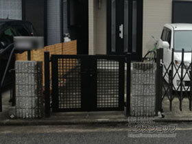 の門扉 ライシス門扉 7型 井桁格子 両開き 柱使用 施工例