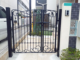の門扉 キャスリート8型 両開き親子　門柱タイプ 施工例