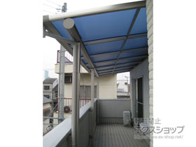 のバルコニー・ベランダ屋根 プレシオステラス F型 屋根タイプ 連棟 積雪〜20cm対応 施工例