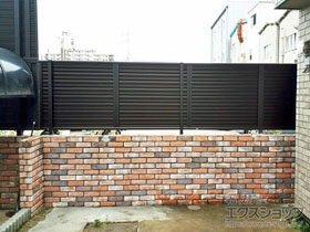 のフェンス・柵 ミエーネフェンス 目隠しルーバータイプ 自由柱施工 施工例