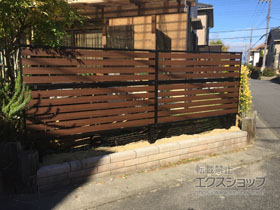 のフェンス・柵 モクアルフェンス 横板タイプ 2段支柱 自立建て用 （パネル2段） 施工例