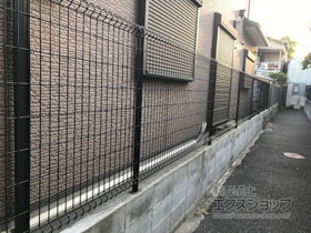 のフェンス・柵 ハイグリッドフェンスN8型 フリーポールタイプ 施工例