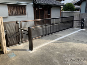 のカーゲート ルシアスアップゲートワイド 2型 たて格子 電動 施工例