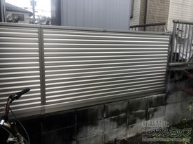 のフェンス・柵 ミエーネフェンス 目隠しルーバータイプ　自由柱 施工例