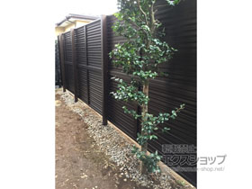 の ミエーネフェンス 目隠しルーバータイプ 2段支柱 自立建て用（パネル2段） 施工例