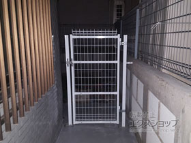 の門扉 メッシュフェンスG10 門扉 片開き 柱使用 施工例