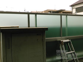 のフェンス・柵 シンプレオフェンスP1型 目隠しポリカパネル 2段支柱 ブロック建て用（パネル2段） 施工例