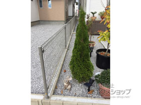 のフェンス・柵 イーネットフェンス1M型 間仕切り柱タイプ 施工例