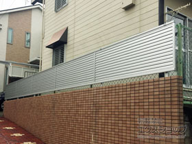 のフェンス・柵 ミエーネフェンス 目隠しルーバータイプ 自由柱施工 施工例