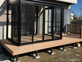 のウッドデッキ 樹ら楽ステージ＋デッキフェンス＋ステップ2段×1台 施工例