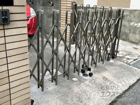 のカーゲート トリップゲート RB型 ノンレール 片開き 角地タイプ（27S+18T） 施工例