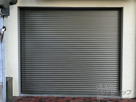 のガレージシャッター ガレージシャッタークワトロ 電動式 内部付タイプ 施工例