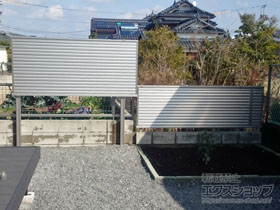 のフェンス・柵 ミエーネフェンス 目隠しルーバータイプ 2段支柱 自立建て用（パネル1段） 施工例