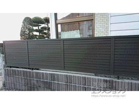 のフェンス・柵 プレスタフェンス 5型 横目隠し フリーポールタイプ 施工例