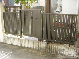 のフェンス・柵 ライシスフェンス 4型 太たて桟 フリーポールタイプ〈B〉 施工例